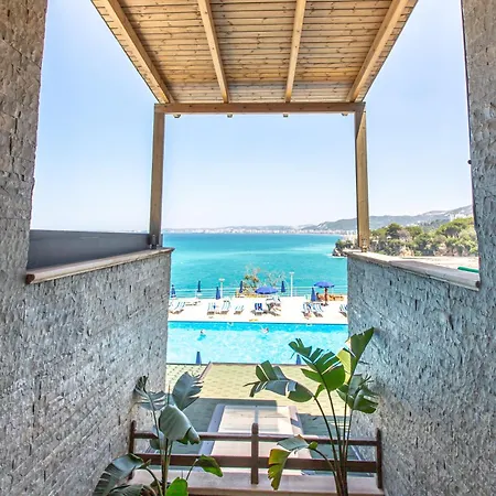 Luxury 1 Vila